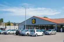 Lidl s parkovištěm