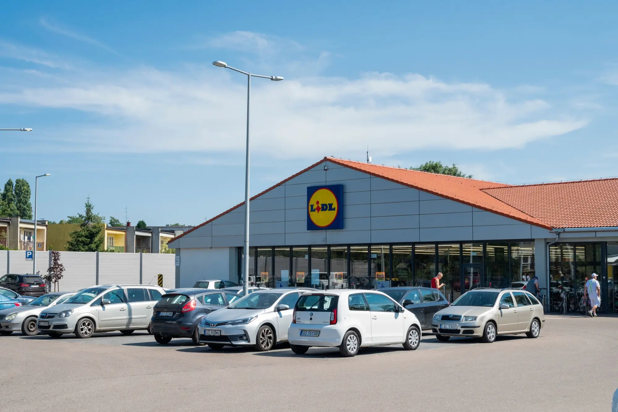 Lidl s parkovištěm