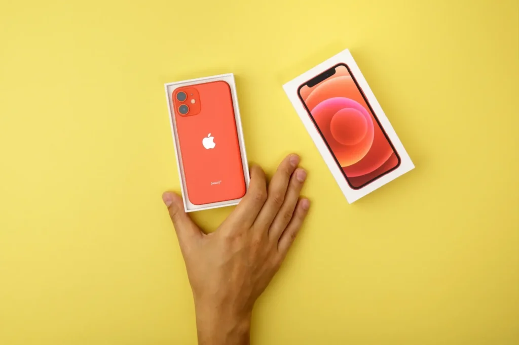 Shutterstock_2193060081 - Techsvět iPhone 12 Mini