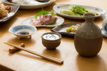 stůl s jídlem v Japonsku