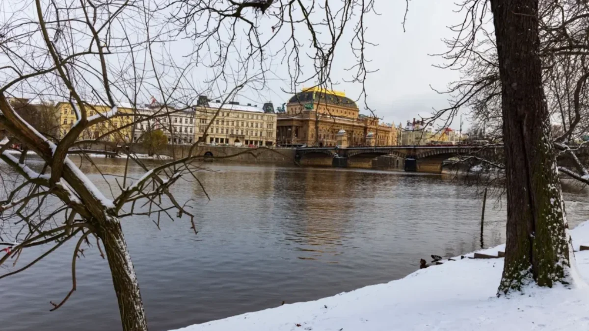 Jaké bude letos v zimě počasí? Zdroj zimní Praha
