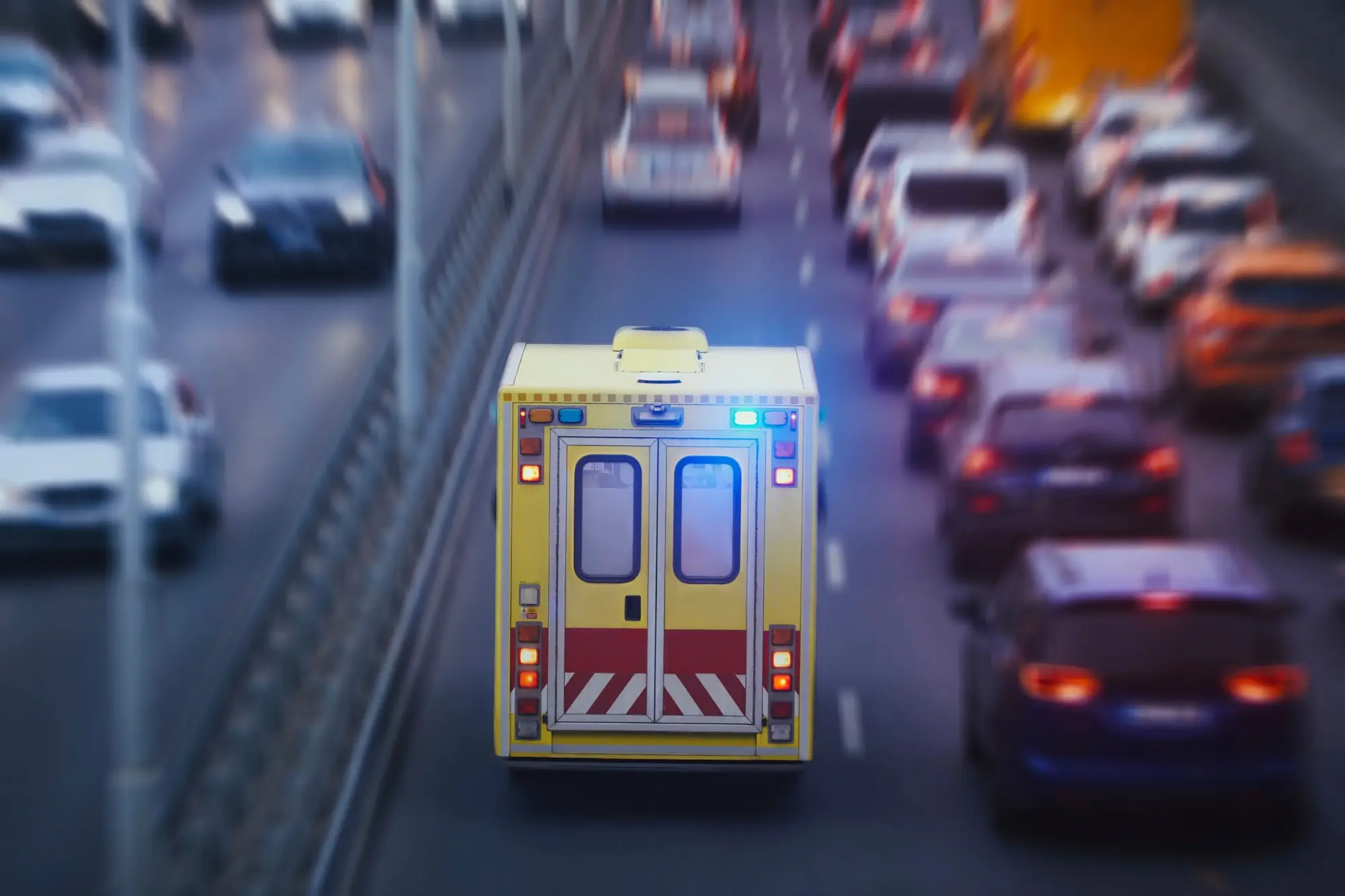 Záchranka jede v koloně