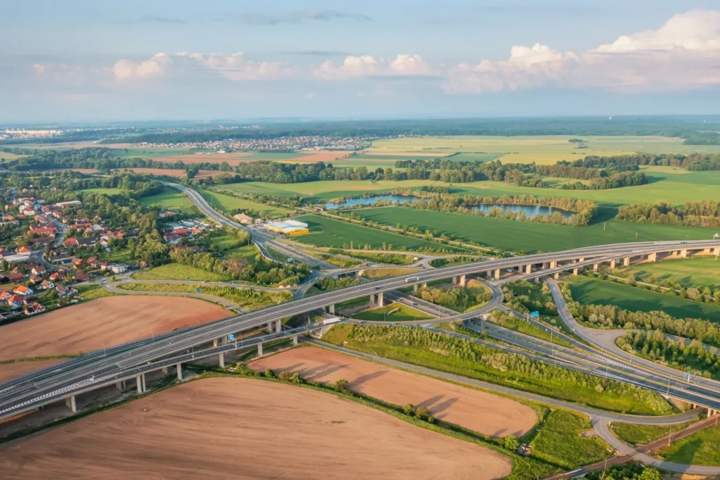 Shutterstock_2343720683 - Techsvět D35 foceno z výšky