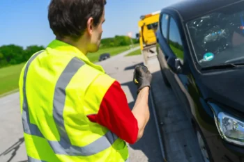 muž v reflexní vestě