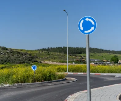 Značka kruhového objezdu u kruhového objezdu