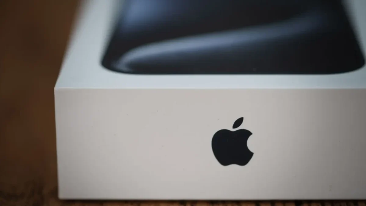 Logo společnosti Apple najdete na všech iPhonech. Zdroj Apple logo