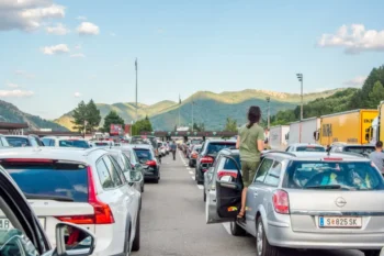 Auta na hraničním přechodu