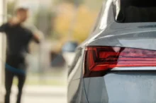 Auto vyfocené zezadu