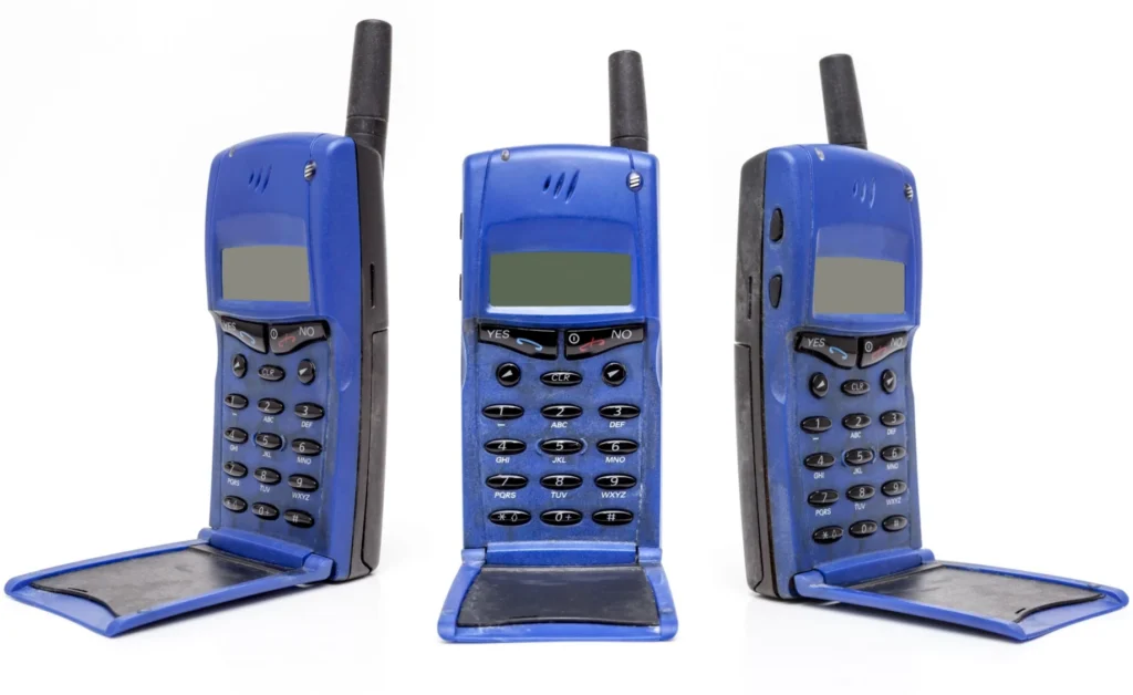 Legendární T10 stylové véčko, po kterém toužil každý puberťák. Zdroj - Techsvět legendární Ericson T10, stylové véčko