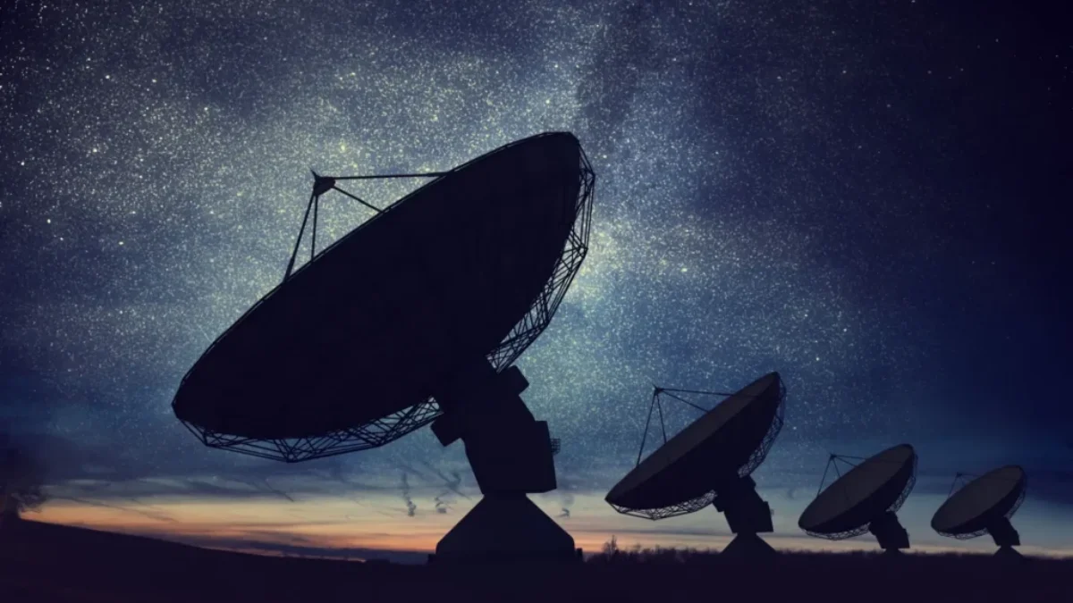 Teleskop pod hvězdnou oblohou
