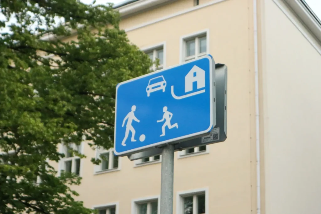 Maximální rychlost upravuje například značka obytné zóny - Techsvět značka obytné zóny