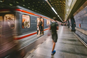 Provoz metra již tento víkend omezí uzavírky a výluky. Zdroj: Shutterstock