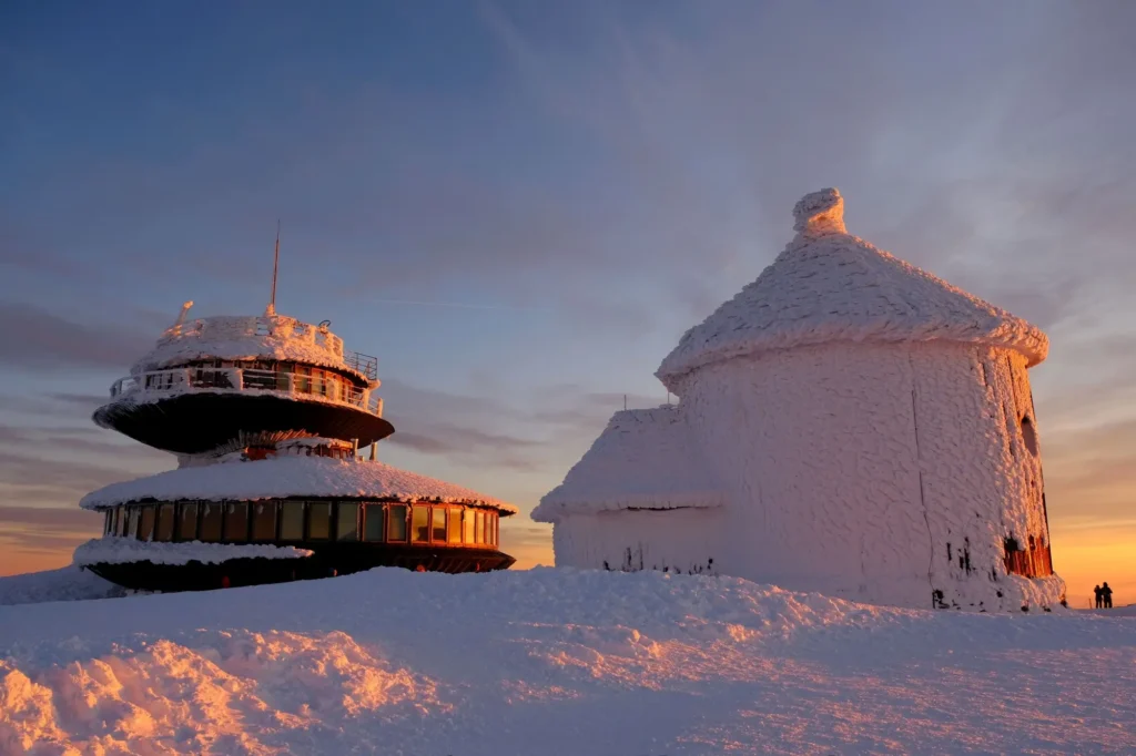 Krkonoše loni zasněžili 18. listopadu - Techsvět Zasněžená Sněžka