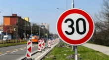 značka maximální rychlosti 30 km/h