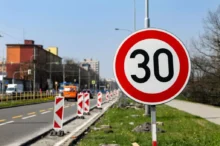 značka maximální rychlosti 30 km/h