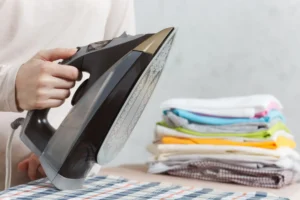 Lidl zlevnil napařovací žehličku na absolutní minimum. To, co dříve stálo 3000 Kč, dnes nestojí ani 400 Kč