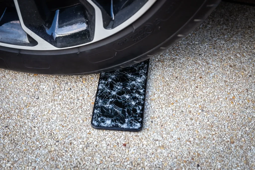 mobil pod kolem auta