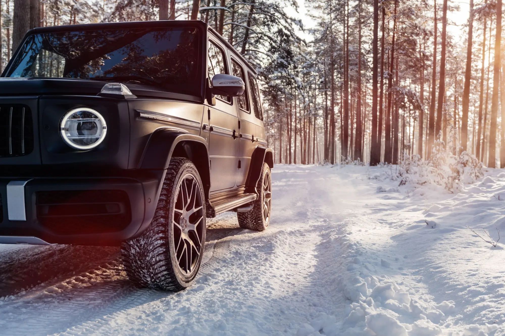 Shutterstock_1898458480 - Techsvět Mercedes G Class ve sněhu