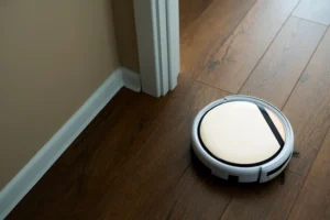 Nový robotický vysavač vám uklidí ponožky do skříně a ještě dětem namaluje obrázek