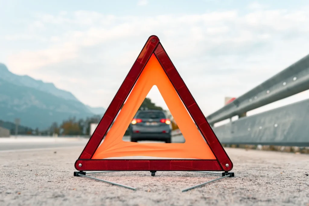 trojúhelník u krajnice, odstavené auto - Techsvět trojúhelník u krajnice, odstavené auto