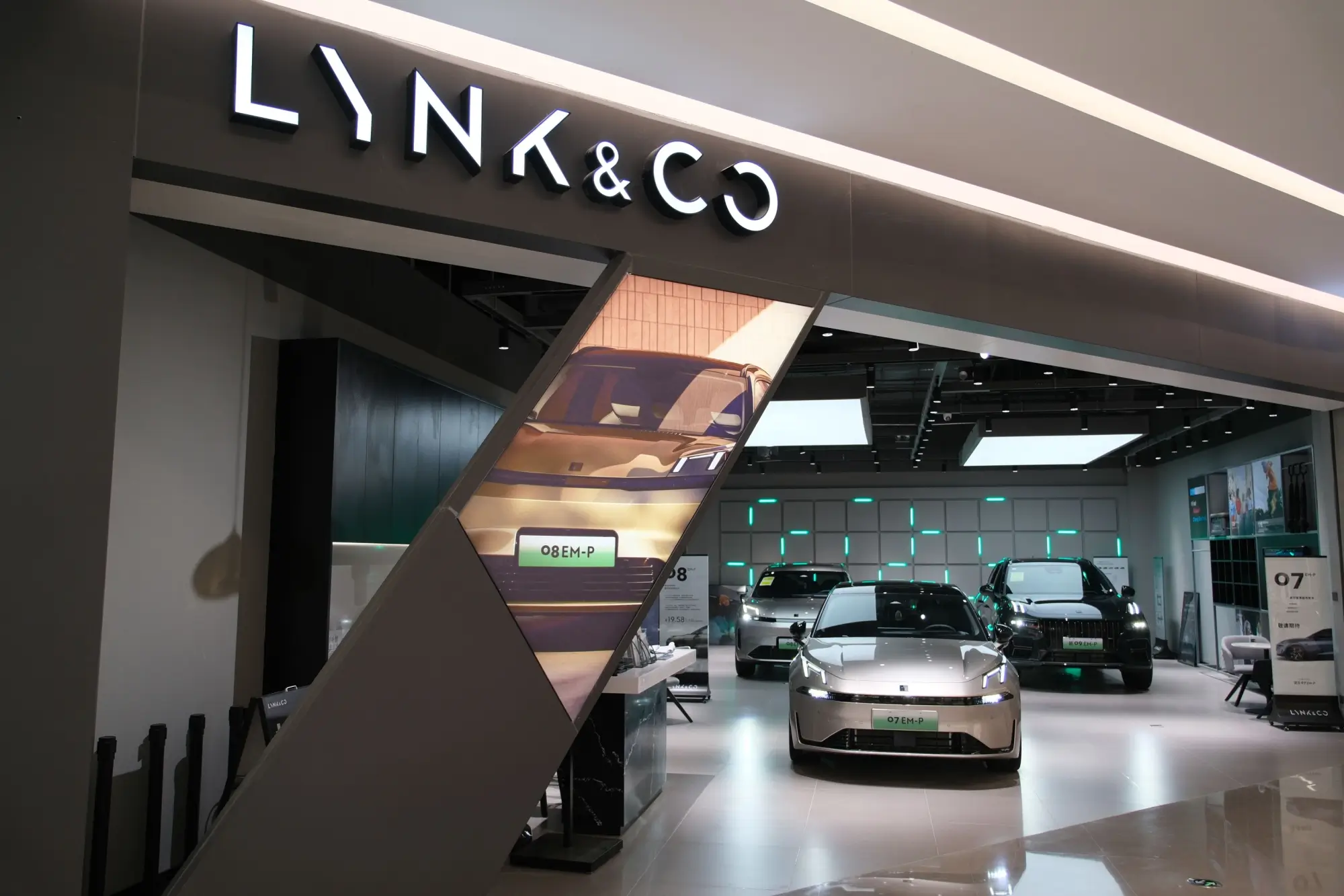 Lynk & Co Showroom