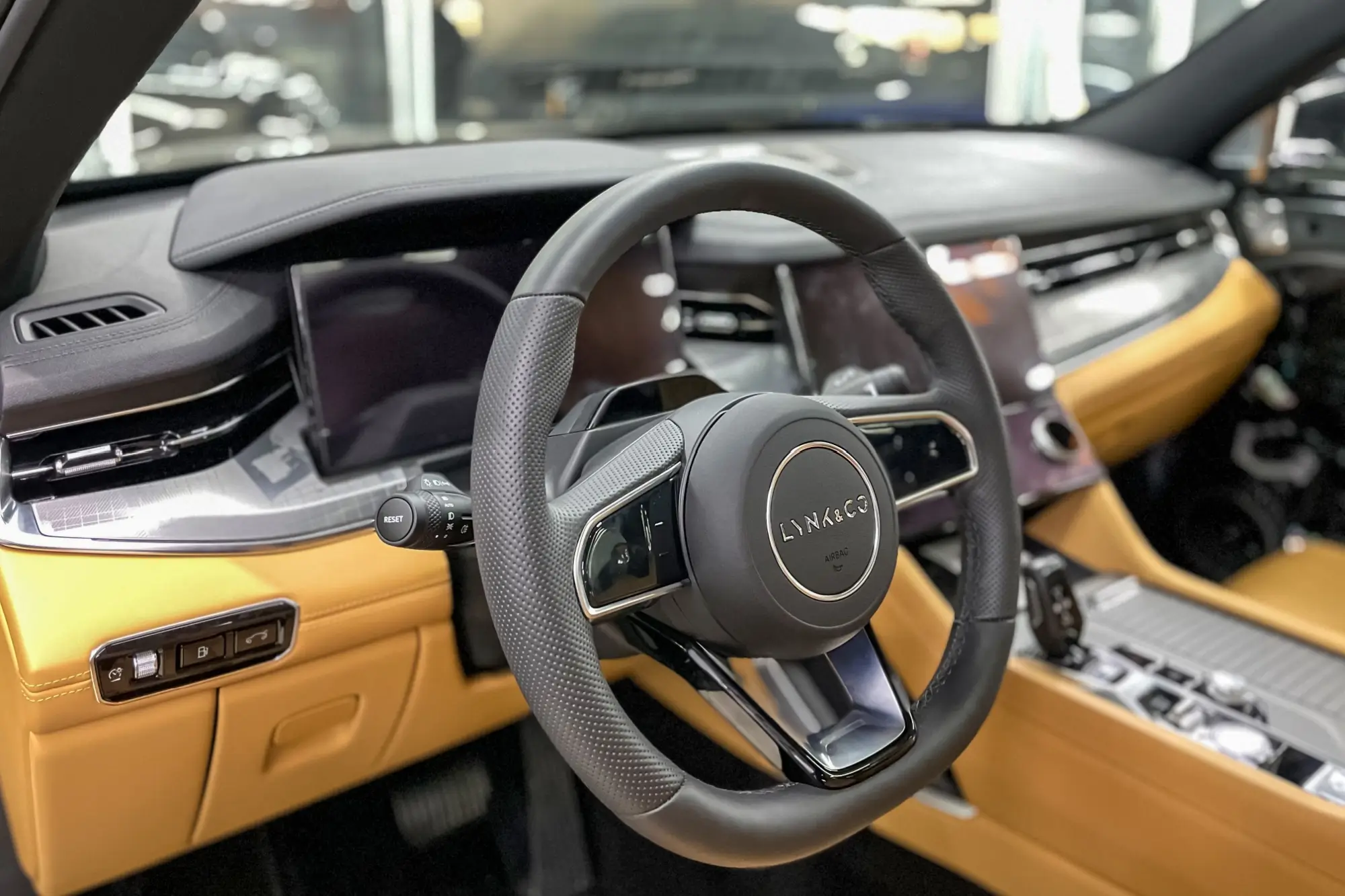 Shutterstock_2493256895 - Techsvět Lynk & Co interiér