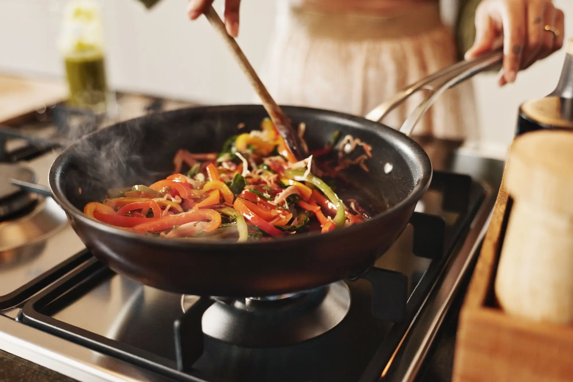 Jídlo se smaží v pánvi