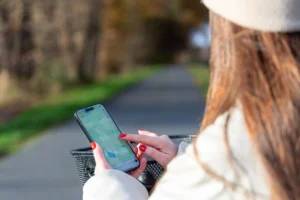 Mobilní telefony skrytě zaznamenávají a ukládají vaši polohu několikrát za hodinu