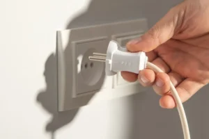 Tyhle spotřebiče nikdy nevytahujte ze zásuvky, pokud zrovna běží. Hrozí jejich nenávratné zničení