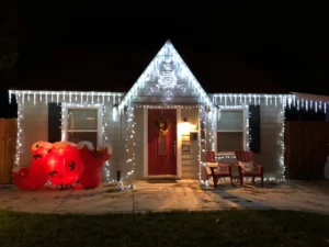 V Lidlu koupíte úžasná vánoční světýlka. Budou stačit na celý dům kolem dokola