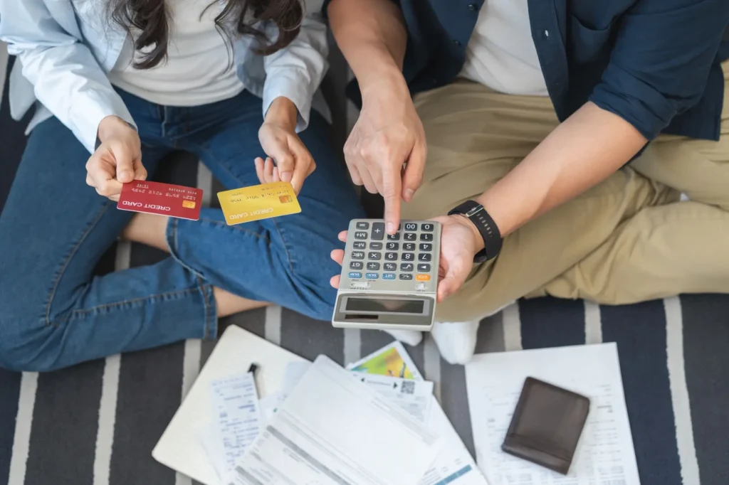 pár počítá výdaje za účty