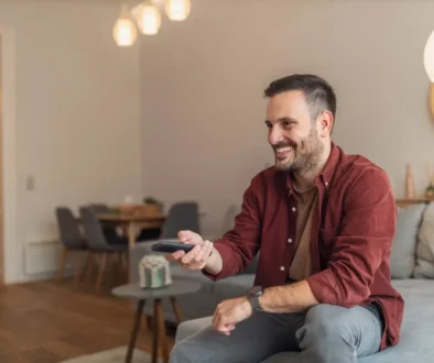 Máte televizi? Tak to máte povinnost platit koncesionářské poplatky. Zdroj: Shutterstock