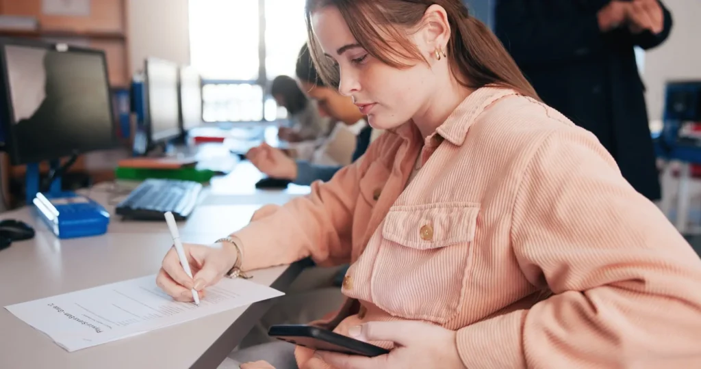 studentka podvádí u testu