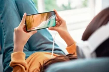 sledování videa na mobilu