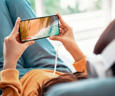 sledování videa na mobilu