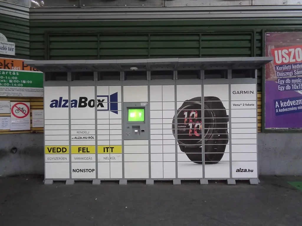 AlzaBox vybavený kamerami bezpečnostními zámky