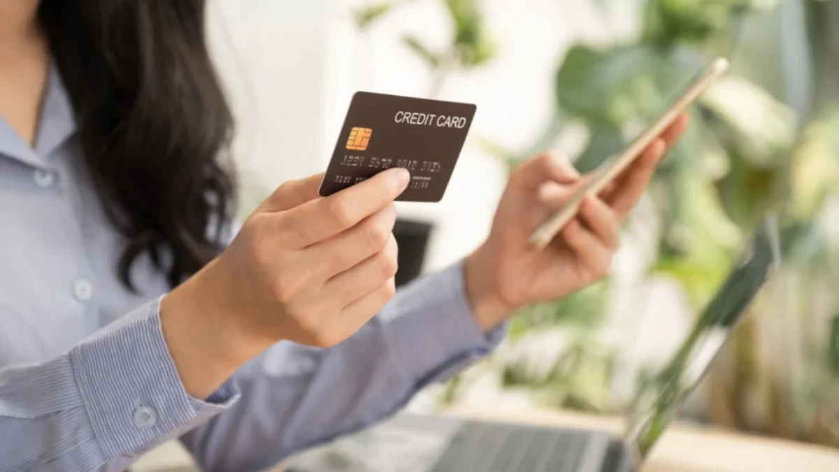 Žena nakupující na e-shopu