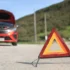 Výstražný trojúhelník na místě nehody