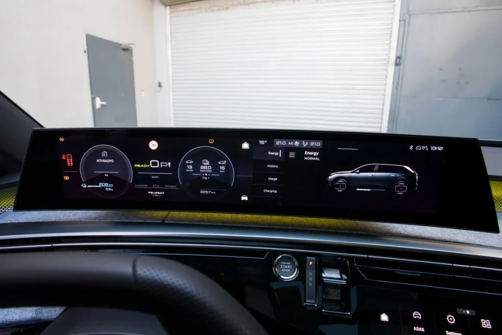 - Techsvět Displej v Peugeotu 5008