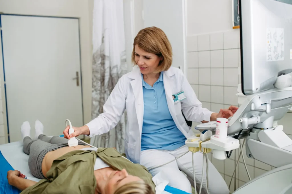 - Techsvět Lékařka provádějící vyšetření