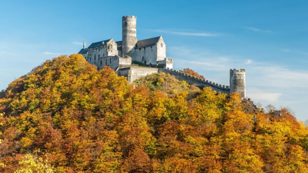 Na hradě Bezděz byla vězněna princezna Jasněnka.