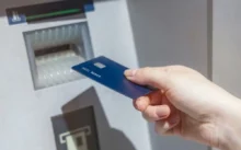 zapomenutý PIN při výběru z kreditní karty lze zjistit v mobilní aplikaci.