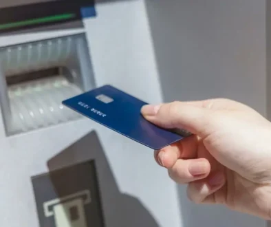 zapomenutý PIN při výběru z kreditní karty lze zjistit v mobilní aplikaci.