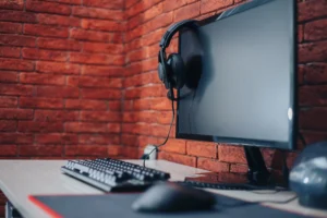 Jaký vybrat počítač dětem pod stromeček: Je lepší notebook nebo herní PC?