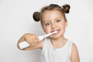 Alza začala prodávat značkový elektrický zubní kartáček za 119 Kč. Cenu nabízí jen několik dní