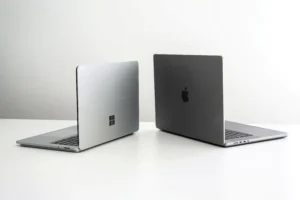 Jak vybrat operační systém u nového počítače: Je lepší Windows nebo Macbook?