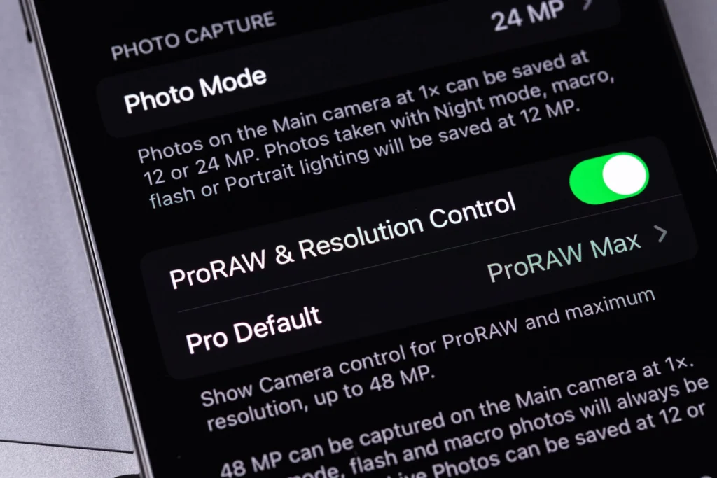 shutterstock_2394902911 - Techsvět ProRAW