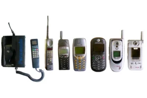Staré mobilní telefony dnes sběratelé vykupují za desítky tisíc korun. Možná je máte stále doma