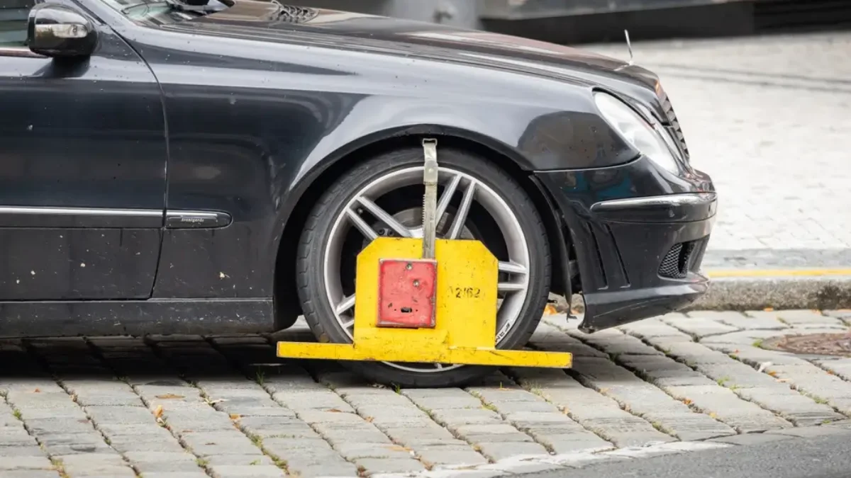 Parkuje vám někdo před domem? Může na to mít právo.