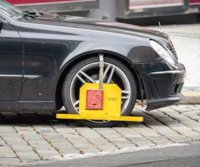 Parkuje vám někdo před domem? Může na to mít právo.